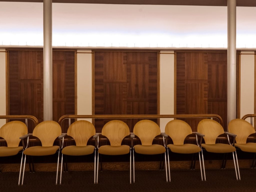 Photo Courtroom scene